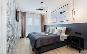 Klimatyzowany Apartament Very Berry z Parkingiem w Poznaniu by Noclegi Renters